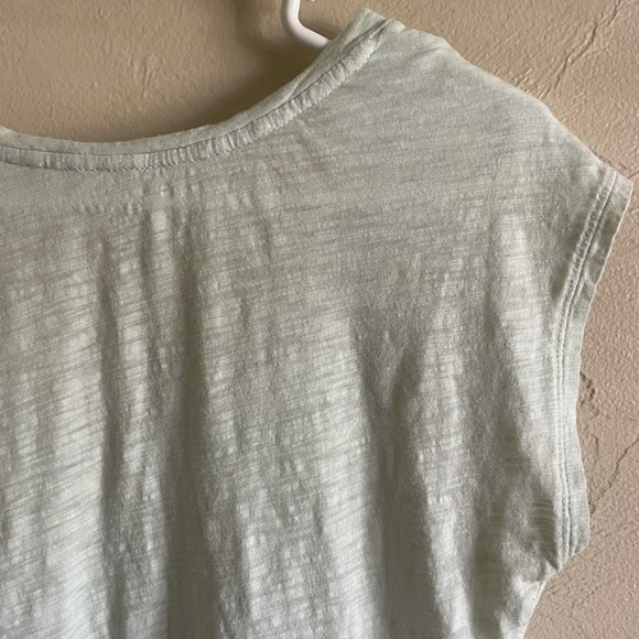 Express Sequin Kiss Shirt - Picture 6 of 10